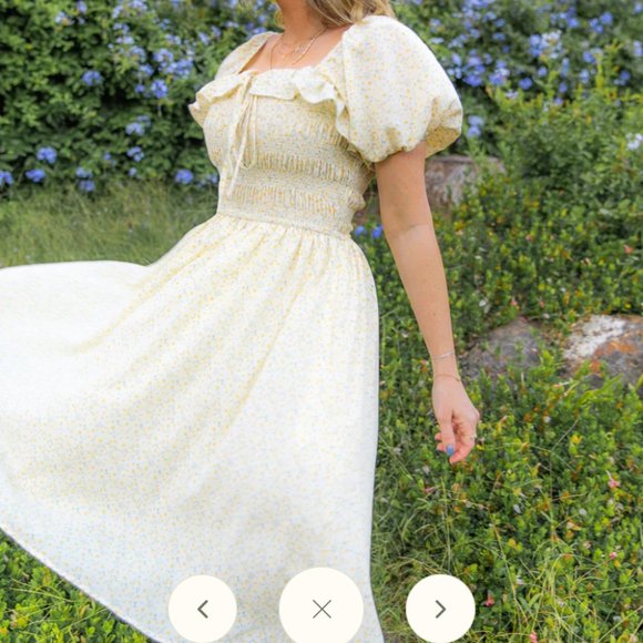 Ivy City Co Dresses & Skirts - Ivy City Co Rae midi dress yellow floral M NWT